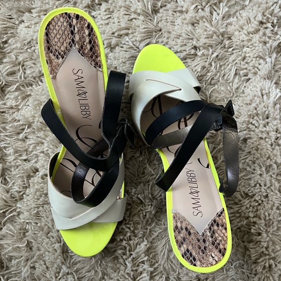 Size 11, wedge sandals with ankle strap, lime green/cream/black - Picture 2 of 7